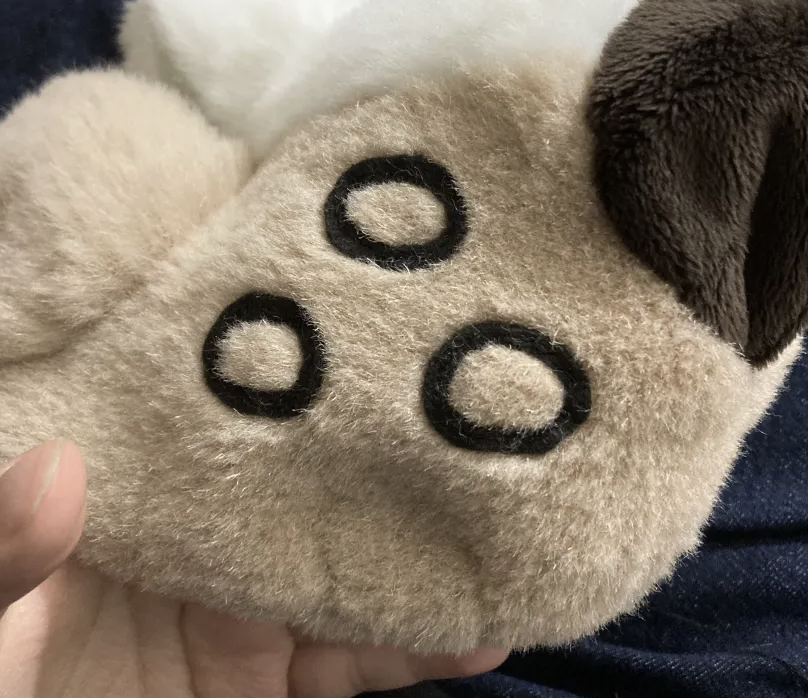 Three muzzle dots that are completely installed on a muzzle